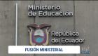 La fusión de ministerios podría tomar entre dos y tres meses, por lo que especialistas en el ámbito laboral estiman que en ese período se conocerán nuevos despidos.

Un reportaje de Belén Merizalde