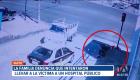 Un motociclista resultó herido tras un siniestro de tránsito en la av. Galo Plaza Lasso, en el norte de Quito. Mientras la víctima estaba tendida en el asfalto, un hombre robó su billetera. 

Un reportaje de Juan Miguel Rodríguez