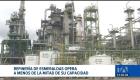 La Refinería de Esmeraldas sigue operando a menos de la mitad de su capacidad, y en el mejor de los casos podría llegar al 80% de su producción. Un reciente informe de Petroecuador revela una de las peores crisis del sector energético en los últimos años, con indicadores a la baja.

Un reportaje de Fausto Yépez