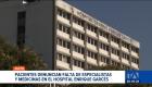 Pacientes del Hospital Público Enrique Garcés, en el sur de Quito, denuncian la falta de especialistas, el desabastecimiento de medicinas y el incumplimiento de promesas. Ante la situación, piden que esta casa de salud sea declarada en emergencia.

Un reportaje de Juan Miguel Rodríguez