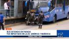 Un accidente de tránsito se registró en la avenida América, en el norte de Quito. Entre los involucrados se encuentra un agente de la Agencia Metropolitana de Tránsito que circulaba por el carril exclusivo.

Un reportaje de Nathalie Jiménez