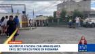 En Riobamba, provincia de Chimborazo, los gritos de una mujer dentro de su vivienda alertaron a los vecinos, quienes de inmediato llamaron a las autoridades. La víctima fue atacada con un arma blanca, presuntamente por su pareja, quien posteriormente se quitó la vida.

Un reportaje de Mercedes Chávez