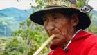 Esta flauta ancestral sigue marcando fiestas populares en distintos rincones del país. Detrás de su melodía hay un oficio que sobrevive entre pocos maestros y nuevos aprendices. En este reportaje afinamos el oído para conocer la historia viva del pingullo y su lugar en la cultura ecuatoriana.
