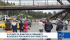 Transportistas colombianos mantienen cerrada la frontera, exigen diálogo binacional y la derogación de aranceles impuestos por Ecuador. Un reportaje de Lucía Clavijo