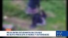 Videos difundidos en redes sociales muestran una riña entre estudiantes de un colegio del norte de Quito. Padres piden sanciones de las autoridades.