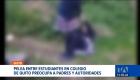 El altercado evidencia falta de control dentro y fuera del plantel; autoridades educativas confirmaron que iniciaron investigaciones en el caso. Un reportaje de Gustavo Jaramillo