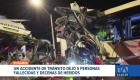 Un siniestro entre buses dejó 5 fallecidos y 12 heridos de gravedad. Las unidades de socorro atendieron la emergencia en la vía. Un reportaje de Mercedes Chávez
