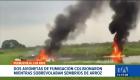 El accidente ocurrió mientras las aeronaves realizaban labores de fumigación en arrozales; una de las avionetas terminó incinerada tras el impacto.