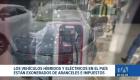 Pese a los acuerdos comerciales y reducción de aranceles, las cargas tributarias internas mantienen los precios de los automotores en alto. Un reportaje de Bernarda Cevallos