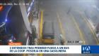 Delincuentes exigían 5 mil dólares para no atentar contra la flota; al no recibir el dinero, prendieron fuego a un bus de la Cooperativa Posorja. El hecho se registró en una gasolinera.