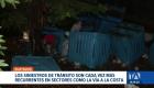 El incremento de accidentes en esta arteria vial ha evidenciado problemas de seguridad ciudadana; durante un reciente percance, se captaron imágenes de personas, incluido personal uniformado, retirando mercadería de camiones accidentados.
