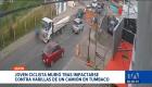 Un joven de 25 años perdió la vida en el sector de Tola Chica al chocar contra varillas metálicas que sobresalían de un vehículo pesado. Un reportaje de Gustavo Jaramillo