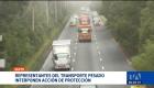 La Cámara Nacional de Transporte Independiente busca frenar la prohibición de circular por la Ruta Viva y la Simón Bolívar mediante una acción de protección. Un reportaje de Stephany Paz