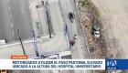 La estructura, diseñada exclusivamente para la seguridad de los transeúntes, es utilizada por conductores de motos para cruzar la vía. Un reportaje de Ricardo Cruzatty