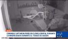 Pese al toque de queda vigente, , un delincuente logró ingresar a un centro odontológico en el norte de Quito durante la madrugada. Un reportaje de Juan Miguel Rodríguez