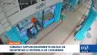 El hecho violento quedó registrado por cámaras de seguridad en el centro de Guayaquil. La Policía capturó a un sospechoso. Un reportaje de Catalina García