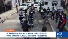 En una intervención interinstitucional, la Policía y el Municipio demolieron decenas de rompevelocidades instalados ilegalmente en las calles. Un reportaje de Paula Kuhn