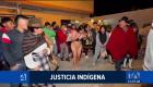 La sospechosa fue sometida a una audiencia comunitaria en Cotopaxi, donde se le ordenó caminar descalza cargando un peso sobre su espalda.
