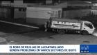 El robo de rejillas de alcantarillado le cuesta más de 300.000 dólares a Quito.En lo que va del año se han tenido que reponer más de 1.190 rejillas. Un reportaje de Nathalie Jiménez
