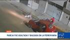 Un asalto se registró en La Ferroviaria, una pareja fue interceptada por delincuentes a bordo de un auto rojo. Les robaron sus pertenencias y dispararon. Un reportaje de Juan Miguel Rodríguez
