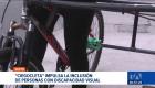 A través de bicicletas dobles, voluntarios acompañan a personas con discapacidad visual en paseos urbanos, transformando la movilidad. Un reportaje de Mishell Villacís