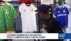 Cientos de compradores saturan los callejones de la Bahía de Guayaquil en busca del regalo ideal para papá. Un reportaje de Jazmín Solís