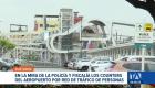 Investigaciones demuestran que las redes del narcotráfico contaminaron la terminal aérea para facilitar el flujo seguro de sus cabecillas. Un reportaje de Catalina García