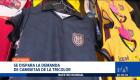 La destacada participación de la Selección Ecuatoriana impulsa el comercio. Se registran ventas masivas de camisetas, banderas y artículos deportivos. Un reportaje de Jazmín Solís