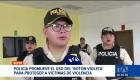 Una nueva herramienta tecnológica busca agilizar la respuesta de los uniformados para proteger a a víctimas de la violencia. Un reportaje de Juan Miguel Rodríguez