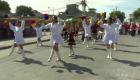 Estudiantes lucieron trajes típicos y guayaberas con banderas celeste y blanco en las actividades por la fundación de Guayaquil. Un reportaje de Catalina García