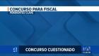 El Cpccs maneja la selección bajo hermetismo, mientras el postulante y exministro José de la Gasca fue notificado con una denuncia. Un reportaje de María Fernanda Utreras