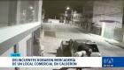 Cámaras de seguridad registraron el robo a un local comercial en el norte de Quito. Varias personas irrumpieron en el local y sustrajeron la mercadería. Un reportaje de Gustavo Jaramillo