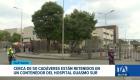 Un reporte técnico revela la acumulación de cuerpos en el contenedor de una casa de salud de Guayaquil. Cámaras registraron la presencia de aves carroñeras. Un reportaje de Catalina García
