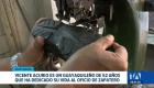En el corazón del centro guayaquileño, el arte del calzado hecho a mano se resiste a desaparecer. Conoce la historia de Vicente Acurio. Un reportaje de Jazmín Solís