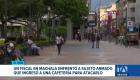 Un sujeto armado ingresó violentamente a una cafetería con la intención de atentar contra la vida del funcionario y su abogado. Un reportaje de Catalina García