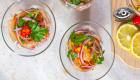Pocos platos generan tanta discusión en la mesa como el ceviche. Cruzó fronteras, absorbió técnicas y se transformó hasta convertirse en un símbolo de identidad compartida. En Latinoamérica, y especialmente en Ecuador, toma mil formas: con frutos del mar, toques frutales o combinaciones inesperadas, manteniendo intacta esa frescura inconfundible que une culturas y enciende los sentidos.