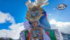 Bajo los pesados tocados y cascabeles de una aparente fiesta popular se esconde un secreto histórico fascinante. La investigadora Tamara Estupiñán, galardonada con el Premio Nacional Eugenio Espejo 2026, revela la sorprendente conexión entre el inca Atahualpa, el Niño de Isinche y el Danzante de Pujilí.