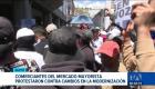 Comerciantes realizaron un plantón en los exteriores del centro de abasto para rechazar el proyecto municipal que prevé remodelar la infraestructura. Un reportaje de Mateo Paredes