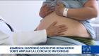 La bancada oficialista en la Asamblea se opone a ampliar el permiso a 14 semanas dentro del paquete de reformas al Código de la Niñez. Un reportaje de Karen Haro