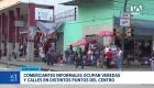 Recorridos por la zona comercial evidencian la creciente ocupación de aceras y espacios públicos por parte del comercio informal. Un reportaje de Camila Guevara