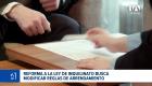 El proyecto legislativo contempla fijar un tope a la garantía, un plazo de vigencia mínima para contratos y la regulación de responsabilidades compartidas entre arrendadores y arrendatarios. Un reportaje de Gustavo Jaramillo