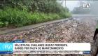 Cerca de 17 recintos de la provincia de Bolívar se encuentran afectados y sus habitantes ponen en riesgo su seguridad al cruzar por un camino improvisado ante la falta de paso. Un reportaje de Jonathan Quezada