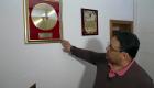De un taller de zapatos al aplauso de todo un continente, la voz de JJ trascendió la música para volverse una leyenda. Hoy, su hijo abre el baúl familiar para revelarnos el lado más humano del Ruiseñor de América: el padre que entre risas, acordes y nostalgia dejó una huella imborrable en su memoria.