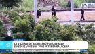 Agentes de la Policía Nacional se enfrentaron a tiros con delincuentes durante una intensa persecución que permitió poner a salvo a una víctima de secuestro. Entre los heridos se encuentra un uniformado. El secuestro de la mujer se produjo durante su visita a un centro comercial al norte de la ciudad.