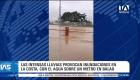 El agua supera el metro de altura en Balao y el desbordamiento del canal El Macho dejó una barriada aislada en Machala tras históricas precipitaciones. Un reportaje de Camila Guevara
