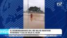 Las precipitaciones registradas en el litoral superaron ampliamente los niveles previstos para este mes, provocando severas emergencias. En el cantón Balao el agua superó el metro de altura, mientras que en El Oro las lluvias anegaron varias calles de Machala y el desbordamiento del canal El Macho dejó incomunicada a toda una barriada. Un reporte de Camila Guevara.