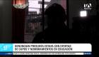 Alrededor de 40 personas denuncian haber sido víctimas de un esquema de estafa perpetrado por una funcionaria del Ministerio de Educación, quien les habría exigido cobros de entre 1.500 y 6.500 dólares a cambio de la asignación de cupos y nombramientos docentes. Pese a que las denuncias formales descansan en la Fiscalía, los perjudicados señalan que la investigación no avanza y la acusada continúa ejerciendo sus funciones. Un reporte de Nathalie Jiménez.