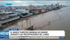 Equipos técnicos ejecutan maniobras para sacar a flote la tradicional embarcación turística, sumergida en el río Guayas tras las intensas lluvias en la urbe. Un reportaje de Catalina García
