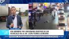 Un nuevo hecho violento sacudió a la parroquia La Aurora, en el cantón Daule, donde dos sujetos armados interceptaron y asesinaron a un hombre en plena avenida León Febres Cordero, a la altura del ingreso a la urbanización Villa Club. La Policía Nacional cercó la zona para recopilar indicios balísticos e iniciar las investigaciones que permitan dar con el paradero de los atacantes. Un reportaje de Ever Moreira.