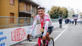 Richard Carapaz se mantiene en la disputa del título del Giro de Italia 2025. Es cuarto en la clasificación general